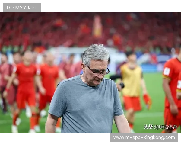 前国足中锋惊现拜仁社媒，留洋传说再添新篇章