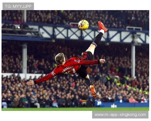 曼联快速反击打穿防线，加纳乔右脚劲射锁定胜利