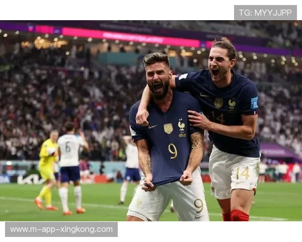 法国中场插上头球破网，带队晋级！